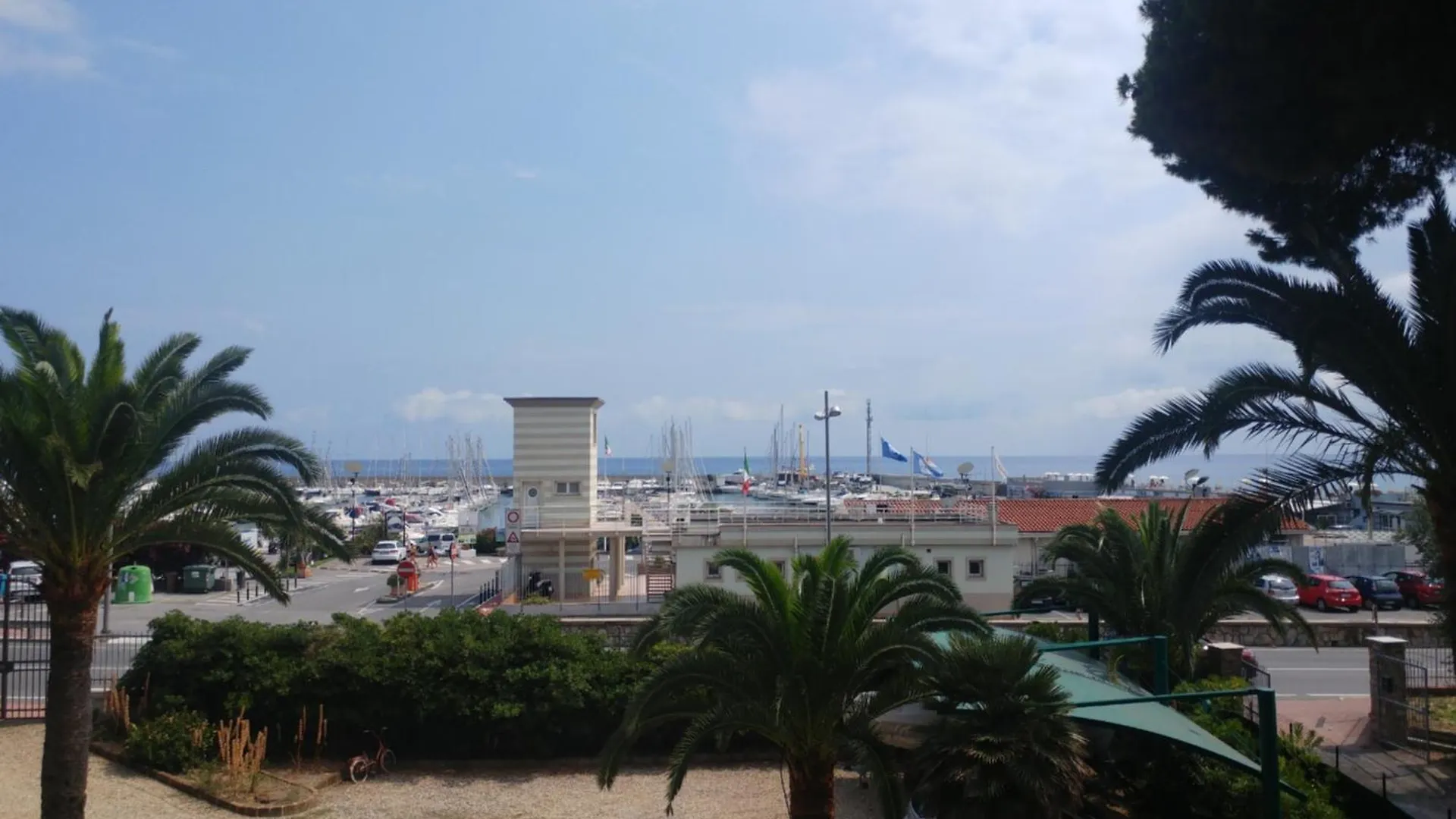 Hotel apartamentowy Villa Fontana 56 Marina dʼMarina dʼAndora Włochy